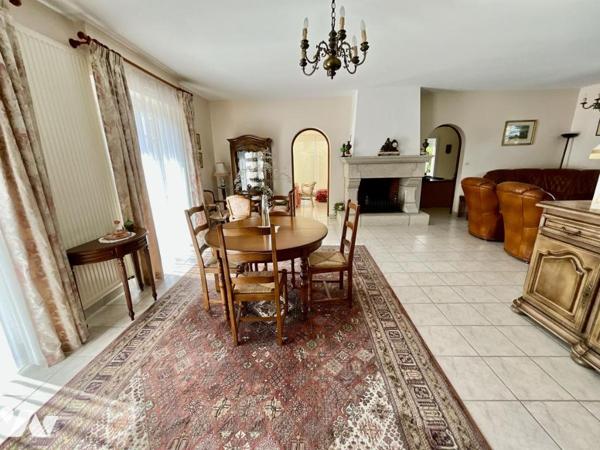 PLOEMEUR - KERCHATON - Maison de 159m² avec piscine dans quartier résidentiel. 