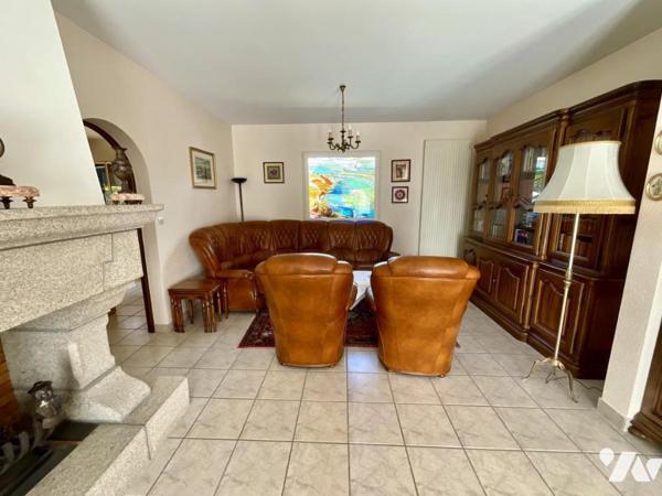 PLOEMEUR - KERCHATON - Maison de 159m² avec piscine dans quartier résidentiel. 