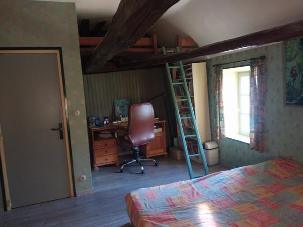 Maison de 10 pièces + dépendances (dont 2 T3 de 60 m2) sur terrain de 15.900 m2 Pradines (46090)