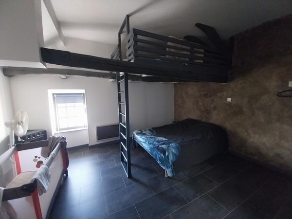 Maison de 10 pièces + dépendances (dont 2 T3 de 60 m2) sur terrain de 15.900 m2 Pradines (46090)