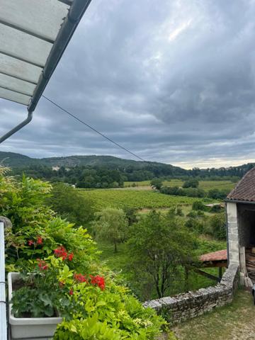 Maison de 10 pièces + dépendances (dont 2 T3 de 60 m2) sur terrain de 15.900 m2 Pradines (46090)