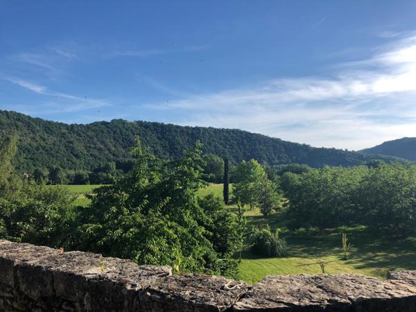 Maison de 10 pièces + dépendances (dont 2 T3 de 60 m2) sur terrain de 15.900 m2 Pradines (46090)