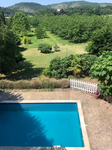 Maison de 10 pièces + dépendances (dont 2 T3 de 60 m2) sur terrain de 15.900 m2 Pradines (46090)