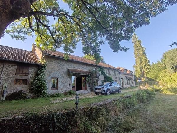 87240 AMBAZAC - Maison en pierres de 323 m², à vendre
