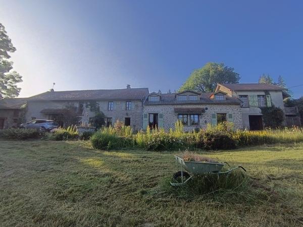87240 AMBAZAC - Maison en pierres de 323 m², à vendre