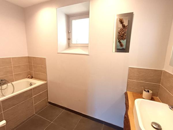 87240 AMBAZAC - Maison en pierres de 323 m², à vendre