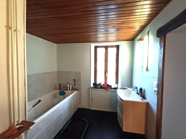87240 AMBAZAC - Maison en pierres de 323 m², à vendre