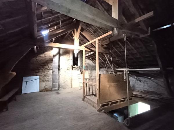 87240 AMBAZAC - Maison en pierres de 323 m², à vendre