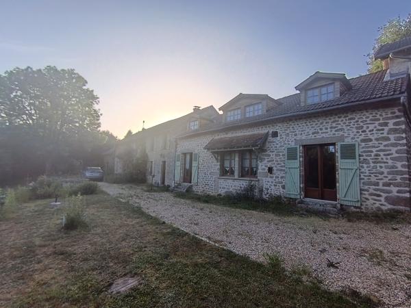 87240 AMBAZAC - Maison en pierres de 323 m², à vendre