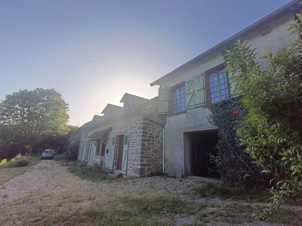 87240 AMBAZAC - Maison en pierres de 323 m², à vendre
