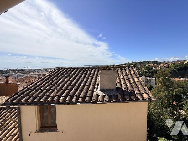 Maison  d’exception vue mer au coeur du Hauts de Cagnes entièrement rénovée.