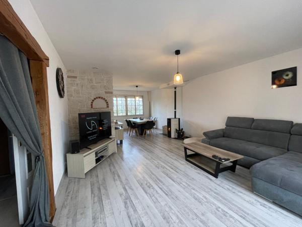 Maison de P/pied avec grand terrain et garage