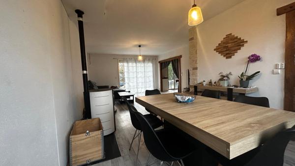 Maison de P/pied avec grand terrain et garage