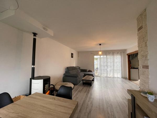 Maison de P/pied avec grand terrain et garage