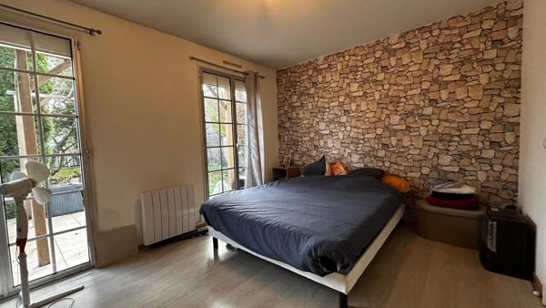 Maison de P/pied avec grand terrain et garage