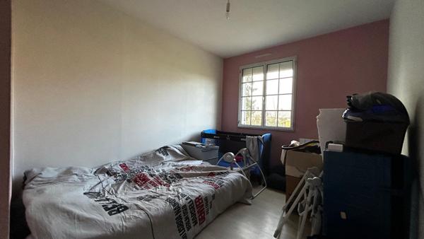 Maison de P/pied avec grand terrain et garage