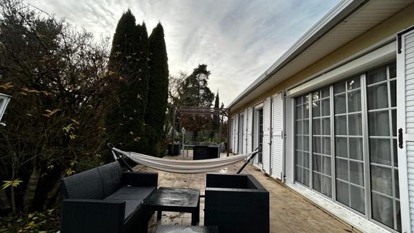 Maison de P/pied avec grand terrain et garage