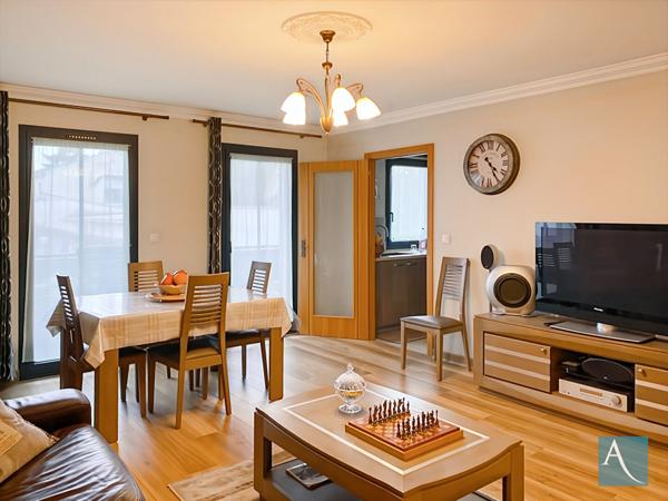 Appartement T3 - 71.29 m² - hypercentre, balcon filant, double stationnement - Arpajon 91290