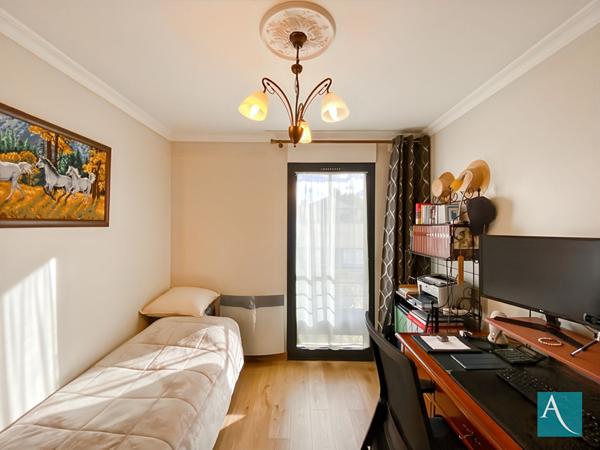 Appartement T3 - 71.29 m² - hypercentre, balcon filant, double stationnement - Arpajon 91290