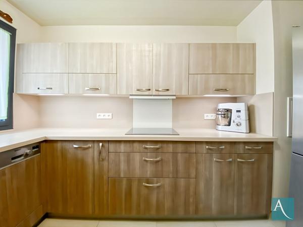 Appartement T3 - 71.29 m² - hypercentre, balcon filant, double stationnement - Arpajon 91290