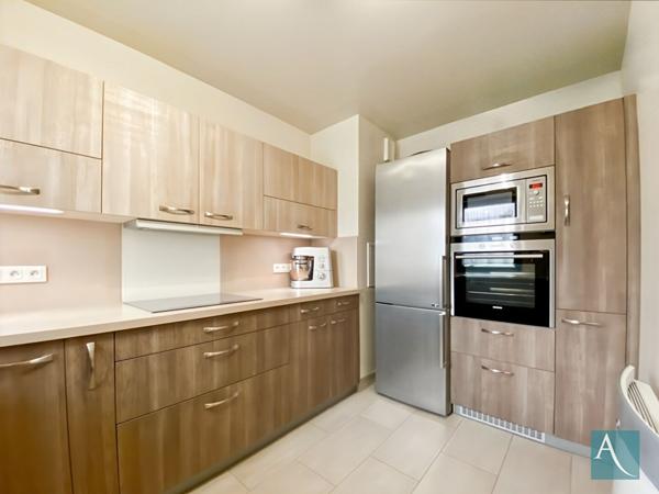 Appartement T3 - 71.29 m² - hypercentre, balcon filant, double stationnement - Arpajon 91290