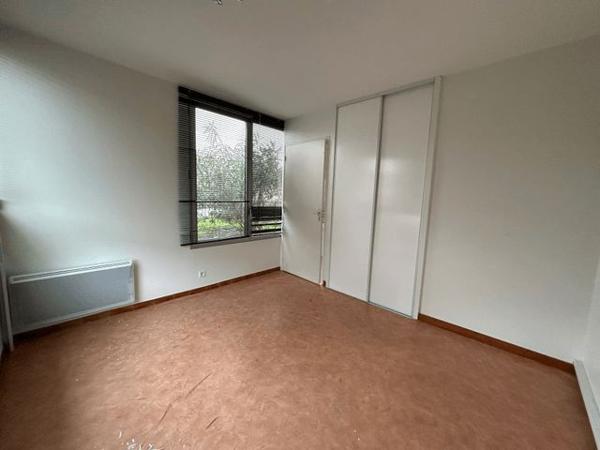 Location Local commercial 40 m² - 94 RUE EMILE ZOLA Agen 47000