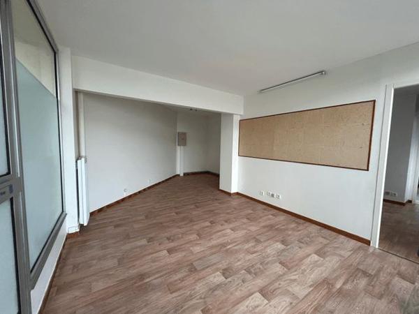 Location Local commercial 40 m² - 94 RUE EMILE ZOLA Agen 47000