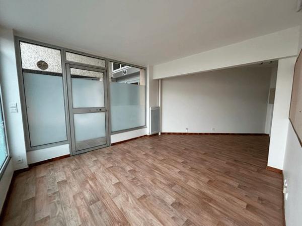 Location Local commercial 40 m² - 94 RUE EMILE ZOLA Agen 47000