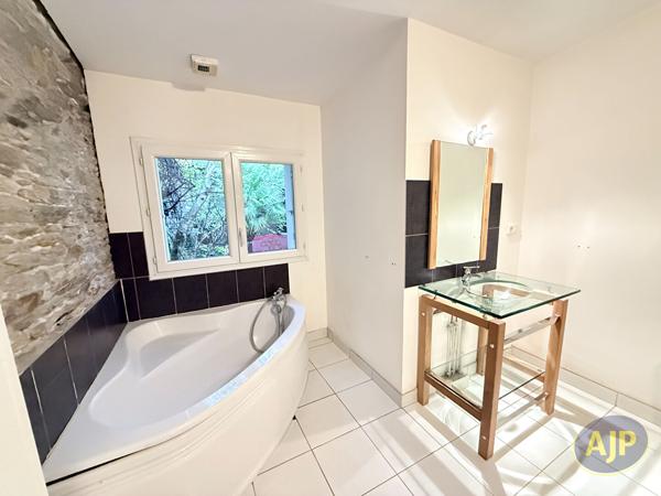 Maison à vendre Nantes - 5 pièces, 103m² avec 3 chambre(s) à 289 700€ - AJP Immobilier Nantes Nord