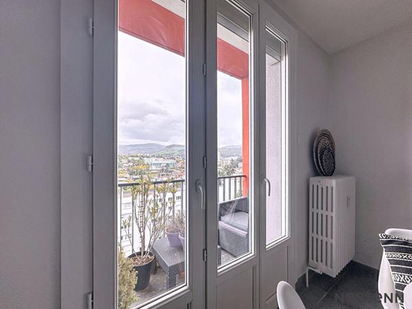 COUP DE COEUR ASSURÉ ! APPARTEMENT LUMINEUX, BALCON ET GARAGE, SECTEUR CALME ET RECHERCHÉ
