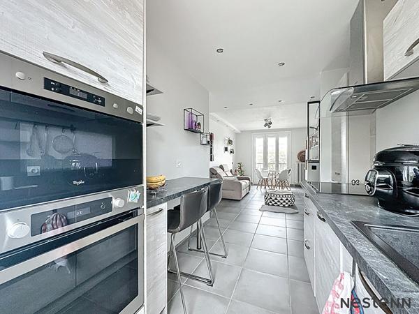 COUP DE COEUR ASSURÉ ! APPARTEMENT LUMINEUX, BALCON ET GARAGE, SECTEUR CALME ET RECHERCHÉ