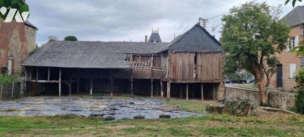LA GUERCHE DE BGNE - Centre ville - Ancien bâtiment à réhabiliter ou à reconstruire avec terrain