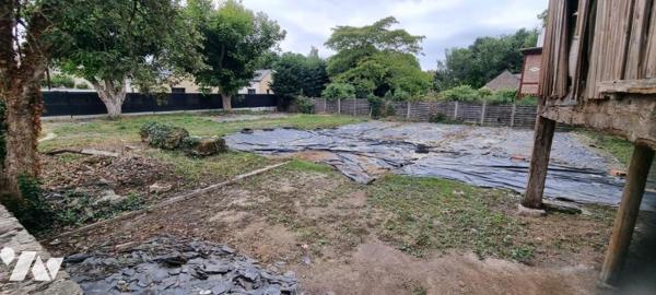 LA GUERCHE DE BGNE - Centre ville - Ancien bâtiment à réhabiliter ou à reconstruire avec terrain