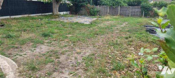 LA GUERCHE DE BGNE - Centre ville - Ancien bâtiment à réhabiliter ou à reconstruire avec terrain