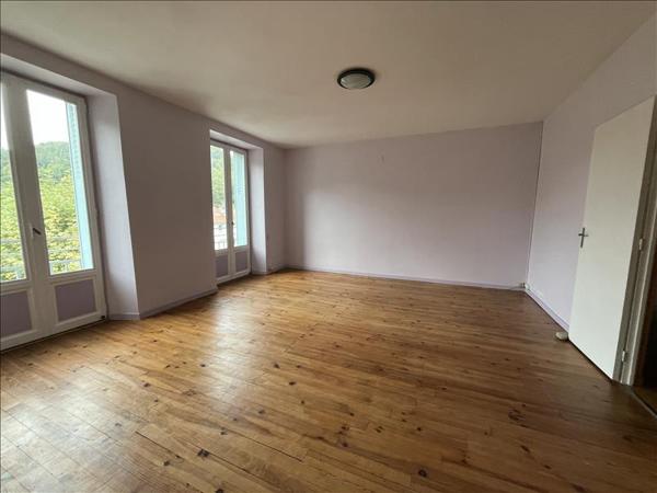 Immeuble à vendre |  Seix |  761,2 m²