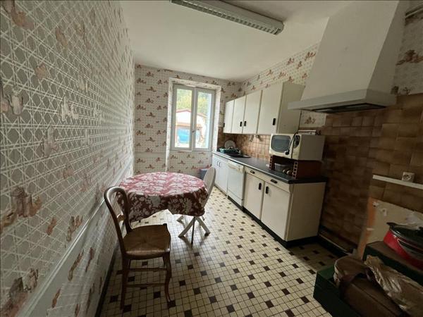 Immeuble à vendre |  Seix |  761,2 m²