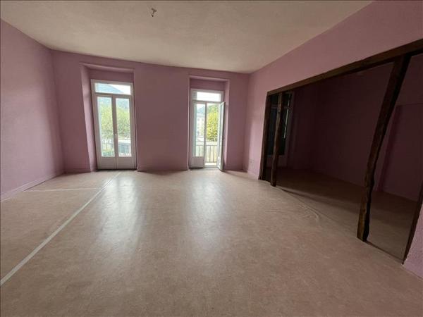 Immeuble à vendre |  Seix |  761,2 m²