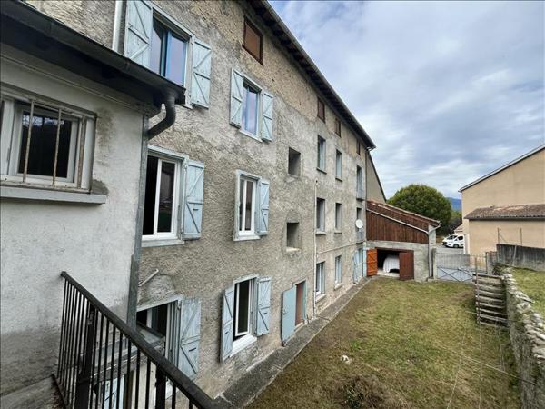 Immeuble à vendre |  Seix |  761,2 m²