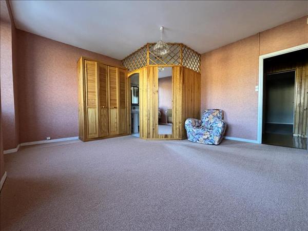 Immeuble à vendre |  Seix |  761,2 m²