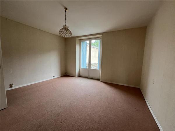 Immeuble à vendre |  Seix |  761,2 m²