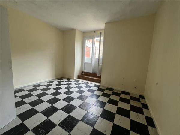 Immeuble à vendre |  Seix |  761,2 m²