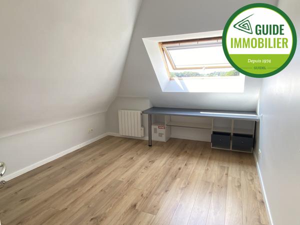 SOUS COMPROMIS DE VENTE. MAISON DANS UN HAMEAU SUR 700 M² DE TERRAIN A GUIDEL.