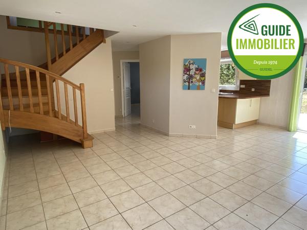 SOUS COMPROMIS DE VENTE. MAISON DANS UN HAMEAU SUR 700 M² DE TERRAIN A GUIDEL.