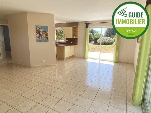 SOUS COMPROMIS DE VENTE. MAISON DANS UN HAMEAU SUR 700 M² DE TERRAIN A GUIDEL.