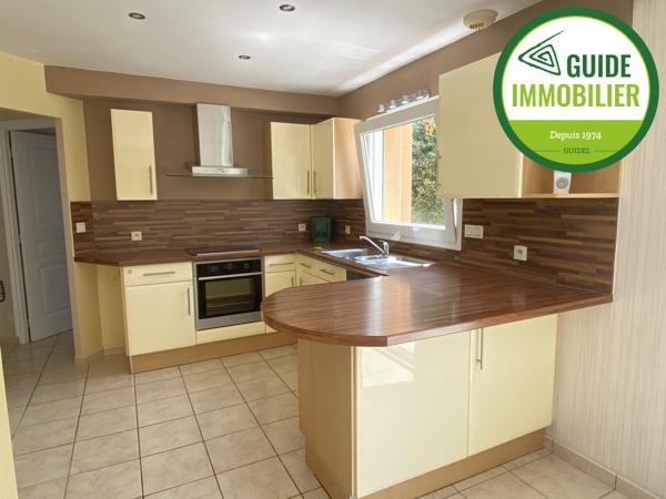 SOUS COMPROMIS DE VENTE. MAISON DANS UN HAMEAU SUR 700 M² DE TERRAIN A GUIDEL.