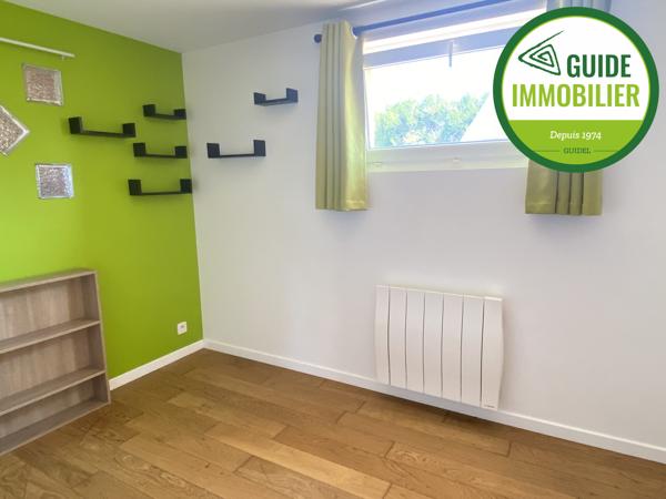 SOUS COMPROMIS DE VENTE. MAISON DANS UN HAMEAU SUR 700 M² DE TERRAIN A GUIDEL.