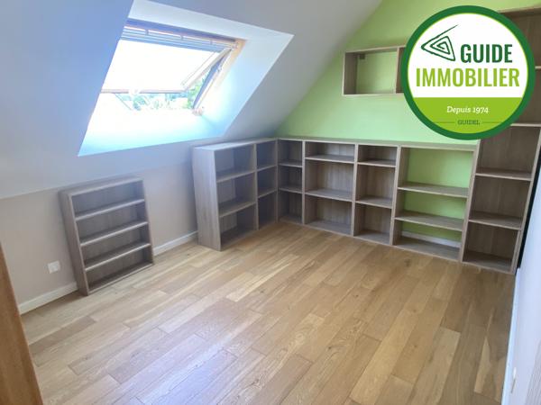 SOUS COMPROMIS DE VENTE. MAISON DANS UN HAMEAU SUR 700 M² DE TERRAIN A GUIDEL.