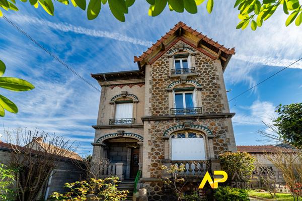 Maison 8 pièces 170 m² + dépendance de 340 m² €1 450 000 ** - Référence 301CL