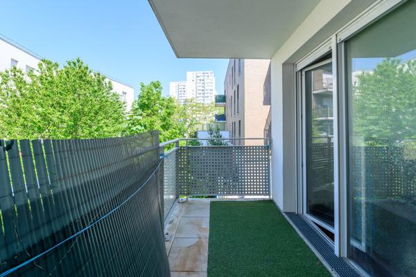 Bobigny (93000) Appartement 3 Pièces avec 2 balcons, parking proche métro 5