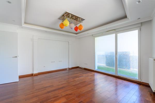 Bobigny (93000) Appartement 3 Pièces avec 2 balcons, parking proche métro 5